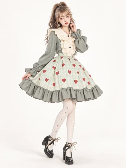 灰色ハートチェックのドールドレスの着用例